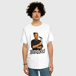 Футболка оверсайз мужская XXXTentacion довольный у микрофона, цвет: белый — фото 2