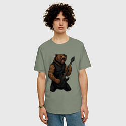 Футболка оверсайз мужская Медведь играет на электрогитаре, цвет: авокадо — фото 2