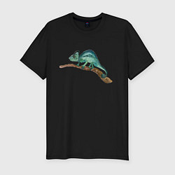Мужская slim-футболка Зеленый хамелеон на ветке