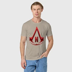 Футболка хлопковая мужская Assassins Creed Netflix, цвет: миндальный — фото 2