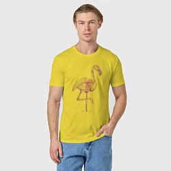 Футболка хлопковая мужская Узорчатый фламинго, цвет: желтый — фото 2