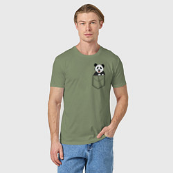Футболка хлопковая мужская Довольная панда в кармане, цвет: авокадо — фото 2
