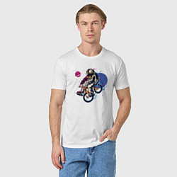 Футболка хлопковая мужская Космонавт на велосипеде, цвет: белый — фото 2