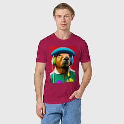 Футболка хлопковая мужская Капибара в наушниках и шляпе - нейросеть, цвет: маджента — фото 2