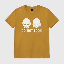 Футболка хлопковая мужская Белый пришелец - do not look, цвет: горчичный