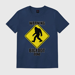 Футболка хлопковая мужская Предупреждающий знак Bigfoot zone, цвет: тёмно-синий