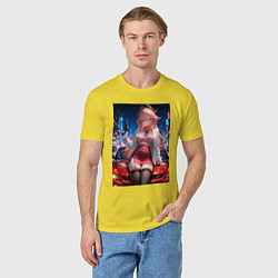 Футболка хлопковая мужская Яэ Мико Genshin Impact на капоте с револьвером, цвет: желтый — фото 2