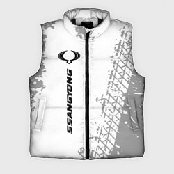 Мужской жилет SsangYong speed на светлом фоне со следами шин по-