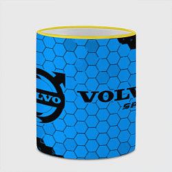 Кружка 3D Символ Volvo Sport на темном фоне с сотами и капля, цвет: 3D-желтый кант — фото 2