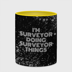 Кружка 3D Im surveyor doing surveyor things: на темном, цвет: 3D-белый + желтый — фото 2