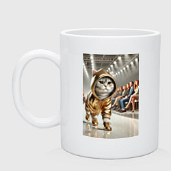 Кружка керамическая Серый кот модель на подиуме, цвет: белый
