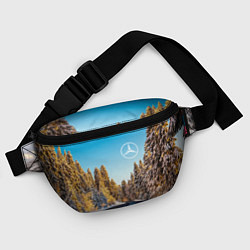 Поясная сумка Мерседес - зимняя дорога через лес, цвет: 3D-принт — фото 2
