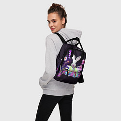 Рюкзак женский Кролик в цветах на черном фоне, цвет: 3D-принт — фото 2