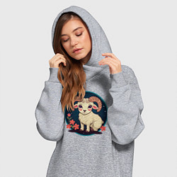 Женское худи-платье Барашек знак зодиака Овен на фоне цветов, цвет: меланж — фото 2
