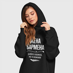 Женское худи-платье Жена бармена важна, цвет: черный — фото 2