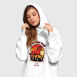 Женское худи-платье Красный огненный конь символ 2026, цвет: белый — фото 2