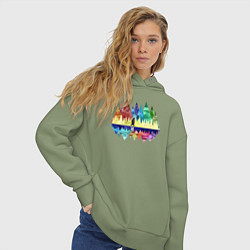 Толстовка оверсайз женская Медведь и разноцветные горы, цвет: авокадо — фото 2