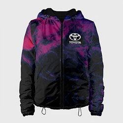 Женская куртка Тойота на фоне сиреневого дыма