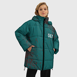 Куртка зимняя женская Игра в кальмара: Персонаж 067, цвет: 3D-черный — фото 2