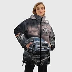 Куртка зимняя женская Toyota Land Cruiser 200 среди скал, цвет: 3D-светло-серый — фото 2