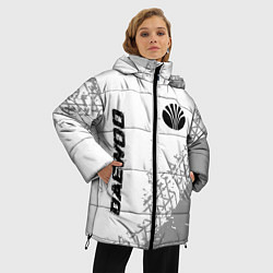 Куртка зимняя женская Daewoo Speed на светлом фоне со следами шин, цвет: 3D-черный — фото 2