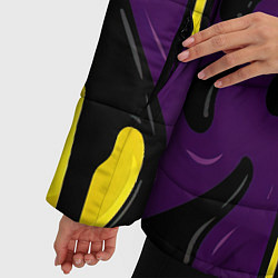 Куртка зимняя женская Желтые яркие пятна краски на фиолетовом, цвет: 3D-светло-серый — фото 2