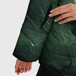Куртка зимняя женская Разрез на зеленой абстракции, цвет: 3D-черный — фото 2