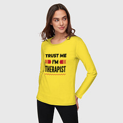 Лонгслив хлопковый женский Trust me - Im therapist, цвет: желтый — фото 2