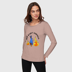 Лонгслив хлопковый женский This is fine пародия, цвет: пыльно-розовый — фото 2