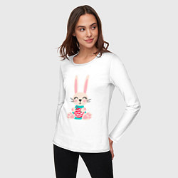 Лонгслив хлопковый женский Новогодний кролик с елочным шаром, цвет: белый — фото 2