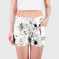 Шорты женские Черные и золотистые пятна краски на белом фоне, цвет: 3D-принт — фото 2