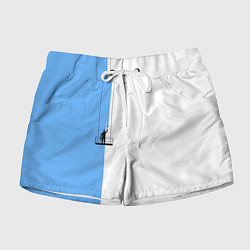 Женские шорты Моляр красит стену