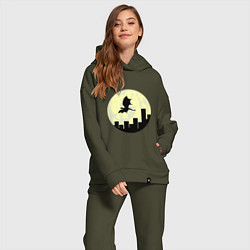 Женский костюм оверсайз Дракон, летящий над городом, цвет: хаки — фото 2