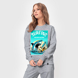 Костюм хлопковый женский Surfing never alone - shark and surfer, цвет: меланж — фото 2