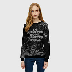Свитшот женский Im surveyor doing surveyor things: на темном, цвет: 3D-черный — фото 2