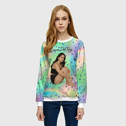 Свитшот женский Lana Del Rey сидит обняв колени, цвет: 3D-белый — фото 2