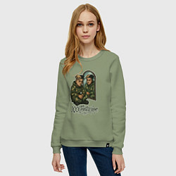 Свитшот хлопковый женский XXXTentacion сидит у зеркала, цвет: авокадо — фото 2