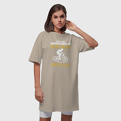 Футболка женская-платье Никогда не недооценивайте старика с велосипедом, цвет: миндальный — фото 2