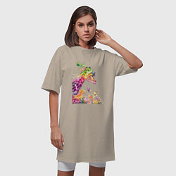 Футболка женская-платье Жираф и бабочки, цвет: миндальный — фото 2
