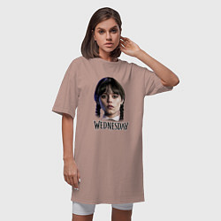 Футболка женская-платье Уэнсдэй портрет, цвет: пыльно-розовый — фото 2