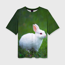 Женская футболка оверсайз Кролик на фоне травы