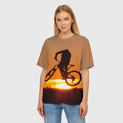 Футболка оверсайз женская Велосипедист на закате, цвет: 3D-принт — фото 2