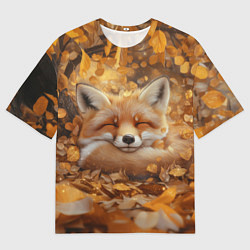 Женская футболка оверсайз Лисица спит в осенних листьях