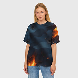 Футболка оверсайз женская Разорванный синий камуфляж с огнем, цвет: 3D-принт — фото 2