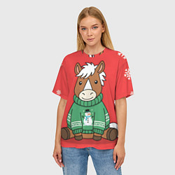 Футболка оверсайз женская Новогодняя лошадка в зеленом свитере, цвет: 3D-принт — фото 2
