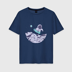 Женская футболка оверсайз Космонавт Скейтер на Луне