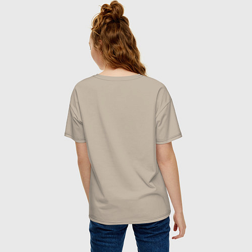 Женская футболка оверсайз Кошка с жемчужной серёжкой / Миндальный – фото 4