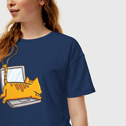 Футболка оверсайз женская Котик лежит на ноутбуке, цвет: тёмно-синий — фото 2