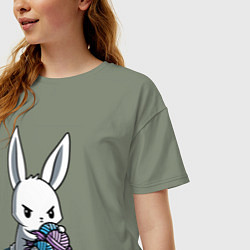 Футболка оверсайз женская Зайчонок обнял клубки The bunny hugged the balls, цвет: авокадо — фото 2