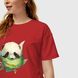 Футболка оверсайз женская Детёныш панды в гнезде из листьев, цвет: красный — фото 2